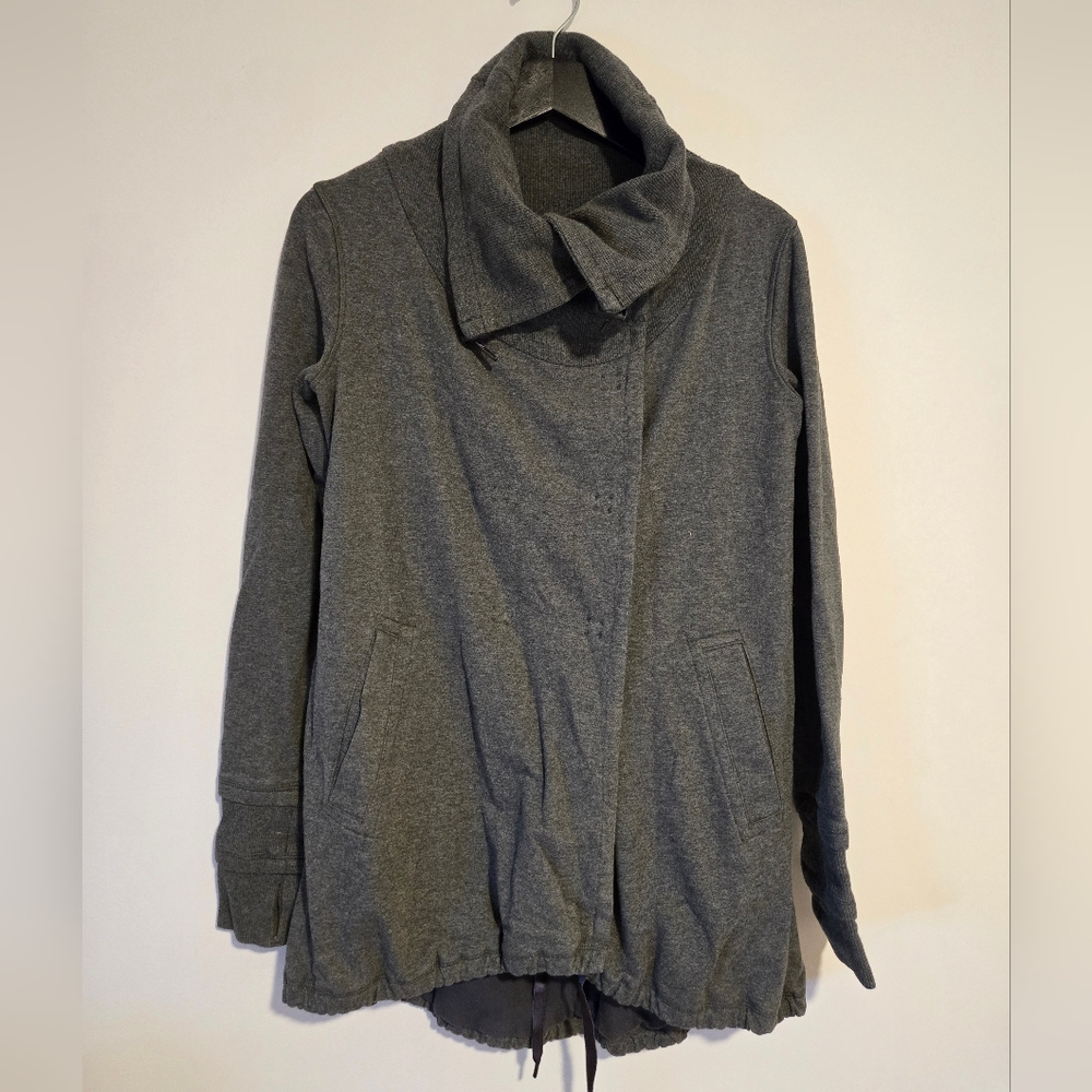 Lululemon snap button gray sweatshirt size 6